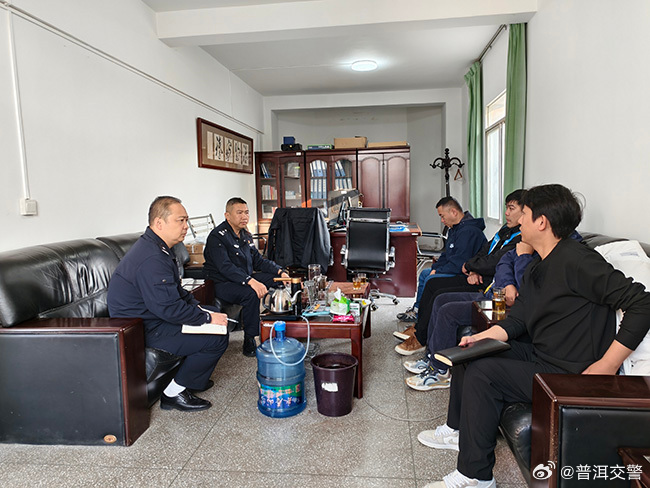 思茅大队约谈外卖快递企业负责人拧紧交通安全阀门