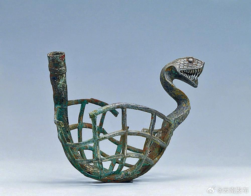 博物馆里探访蛇形文物