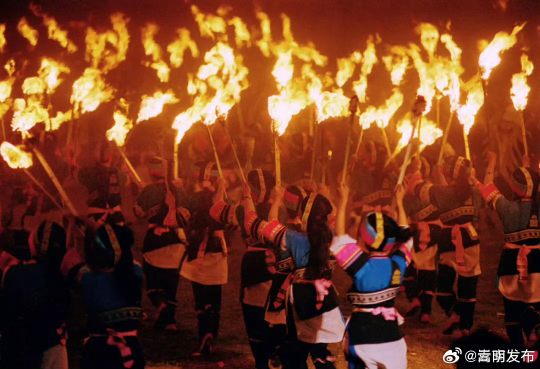 秋天到楚雄州体验火把节的狂欢