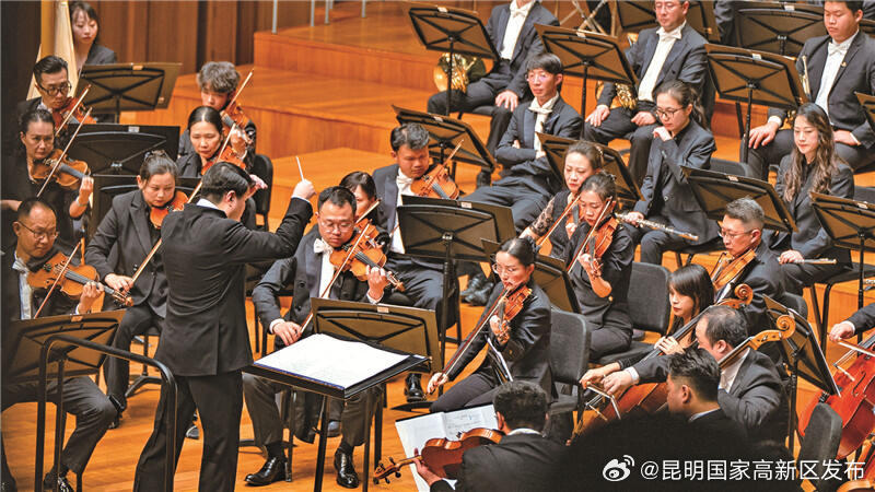 “彩云之声”震撼国家大剧院 黄屹指挥昆明聂耳交响乐团奉献时代强音