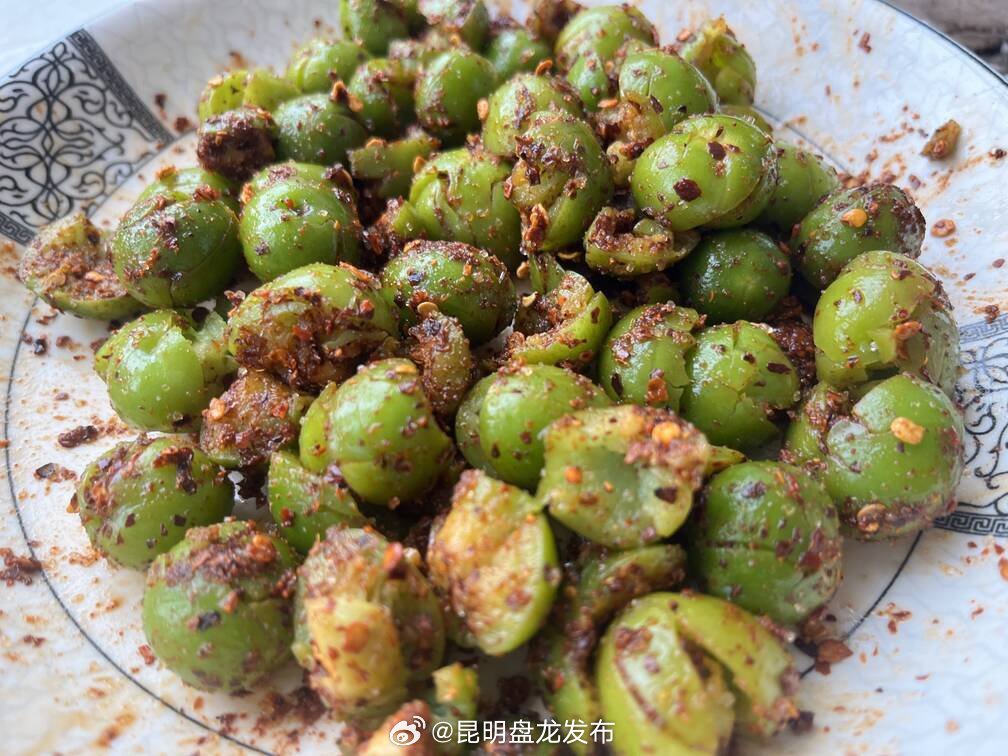 有一种叫云南的生活·旅居云南丨凉拌李子酸辣脆爽，一口就解馋！