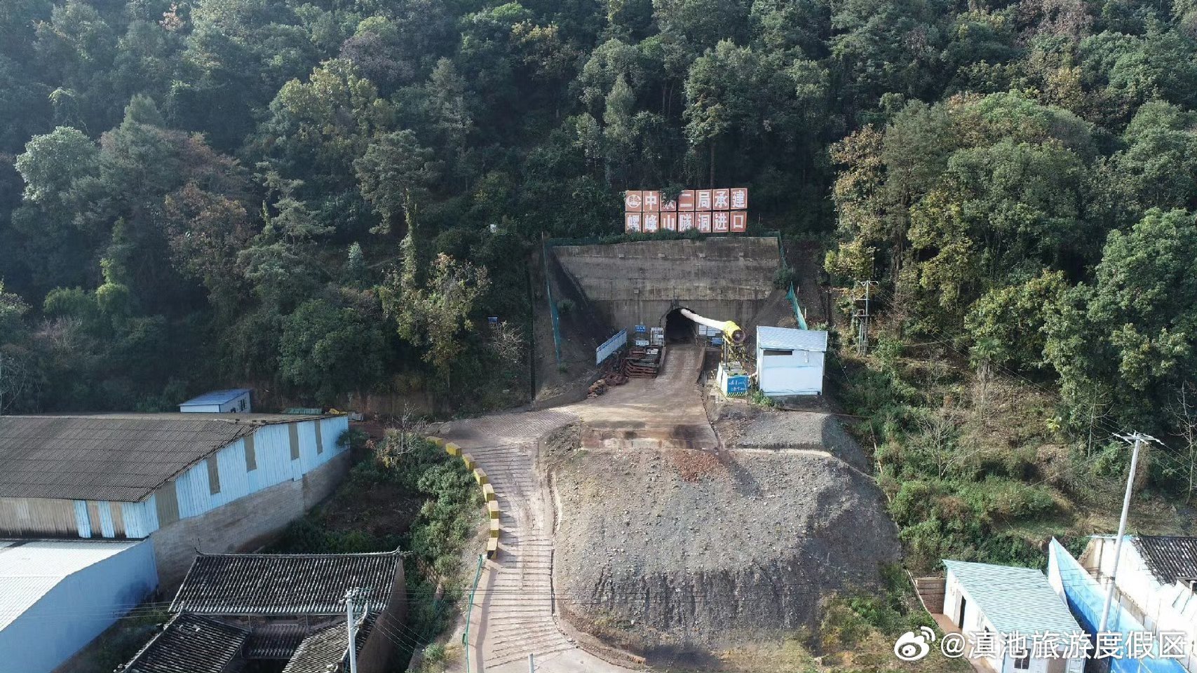 滇中引水螺峰山隧洞进口衬砌施工完成