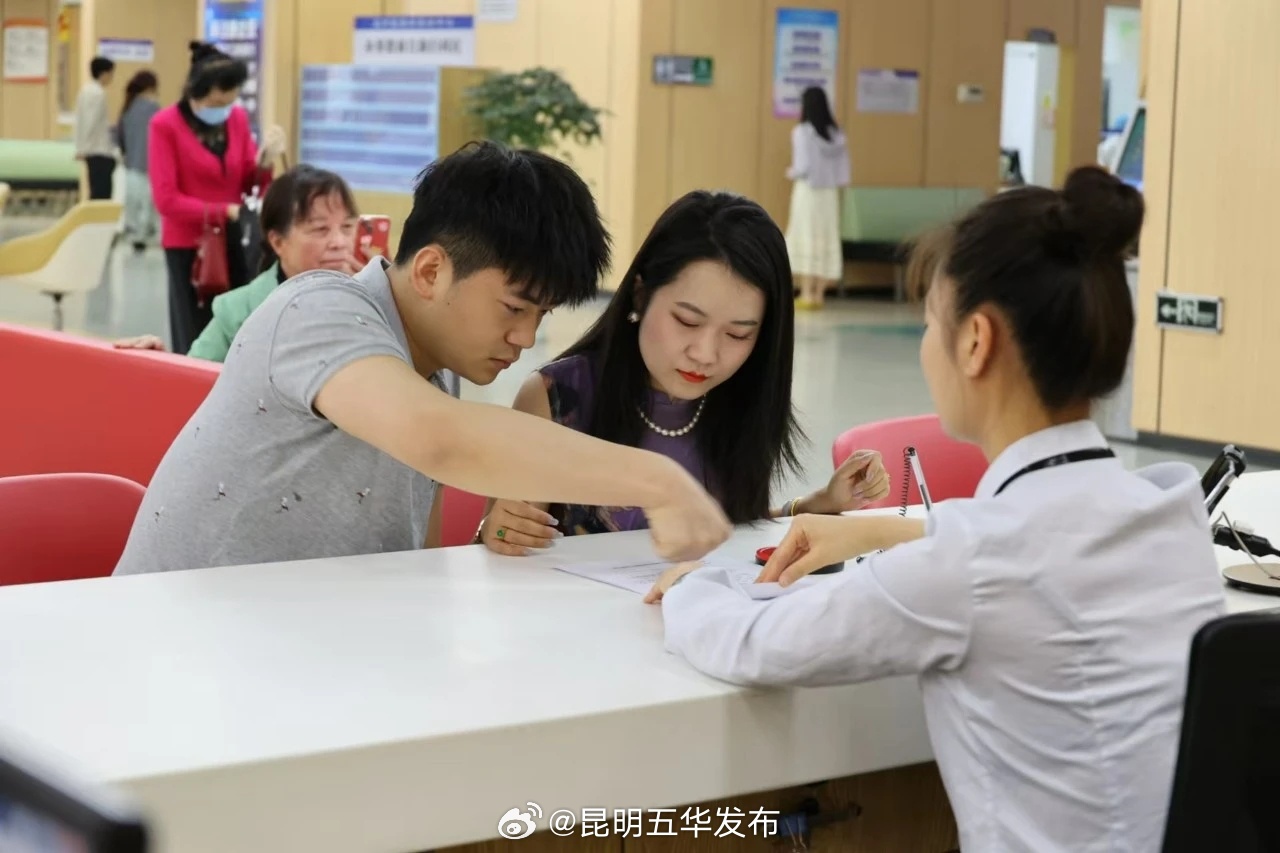 全省首对！“全国通办”让这对情侣“原地结婚”！