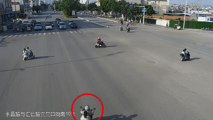 贪近逆行酿事故，电动车驾驶人为任性“买单”