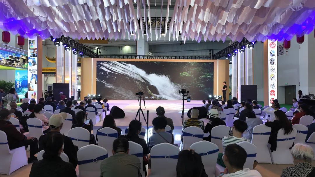 “温泉喷涌 浴在保山”，南博会上展魅力